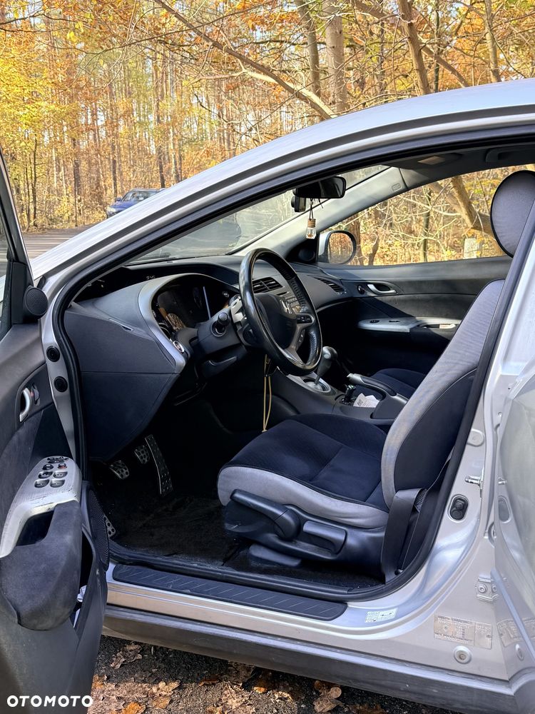 Honda Civic 1.8 Executive NAVI - 9