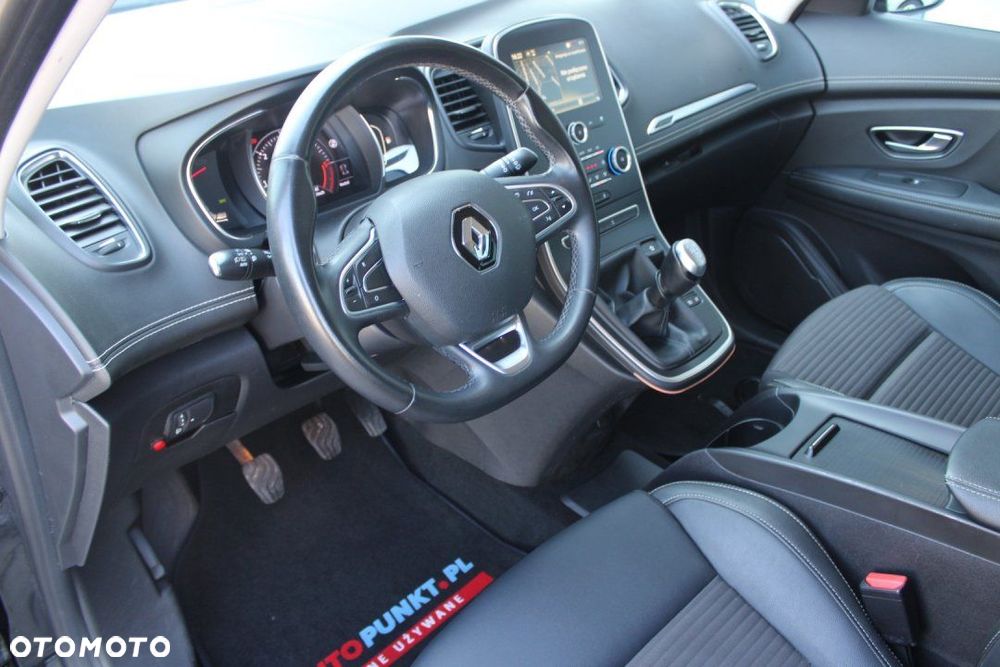 Renault Grand Scenic - 16