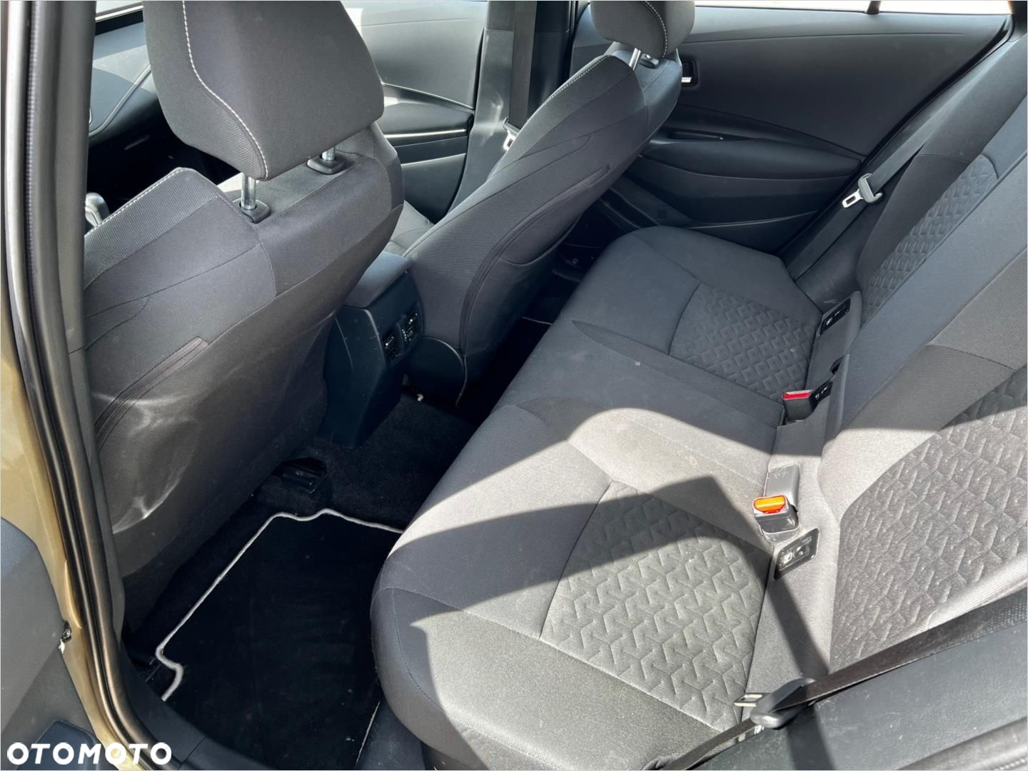 Toyota Corolla 2.0 Hybrid Comfort - 13