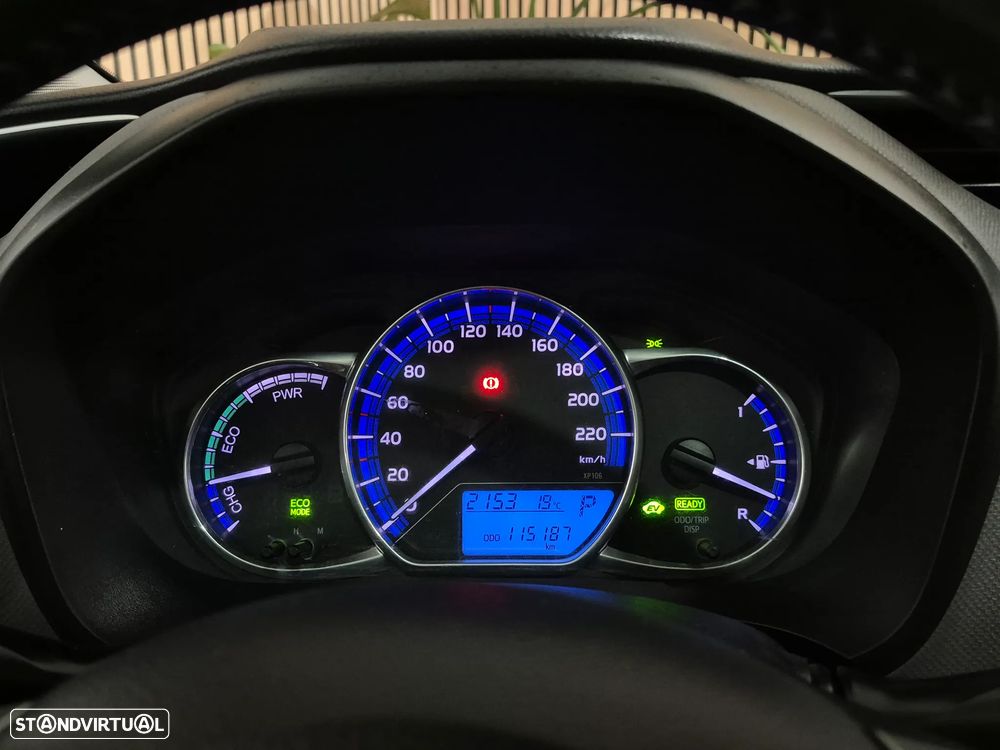 Toyota Yaris 1.5 HSD Comfort +P.Style+P.Techno - 26