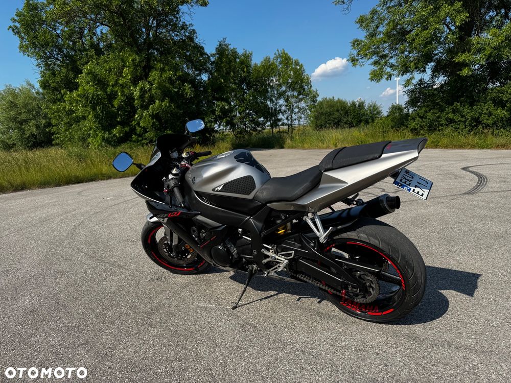 Yamaha R1 - 6