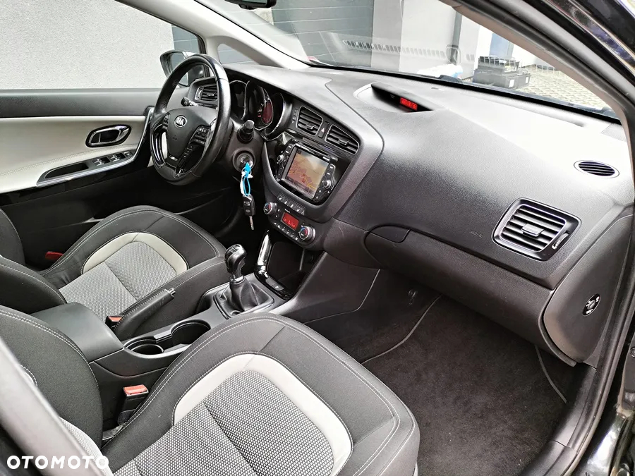 Kia Ceed - 16