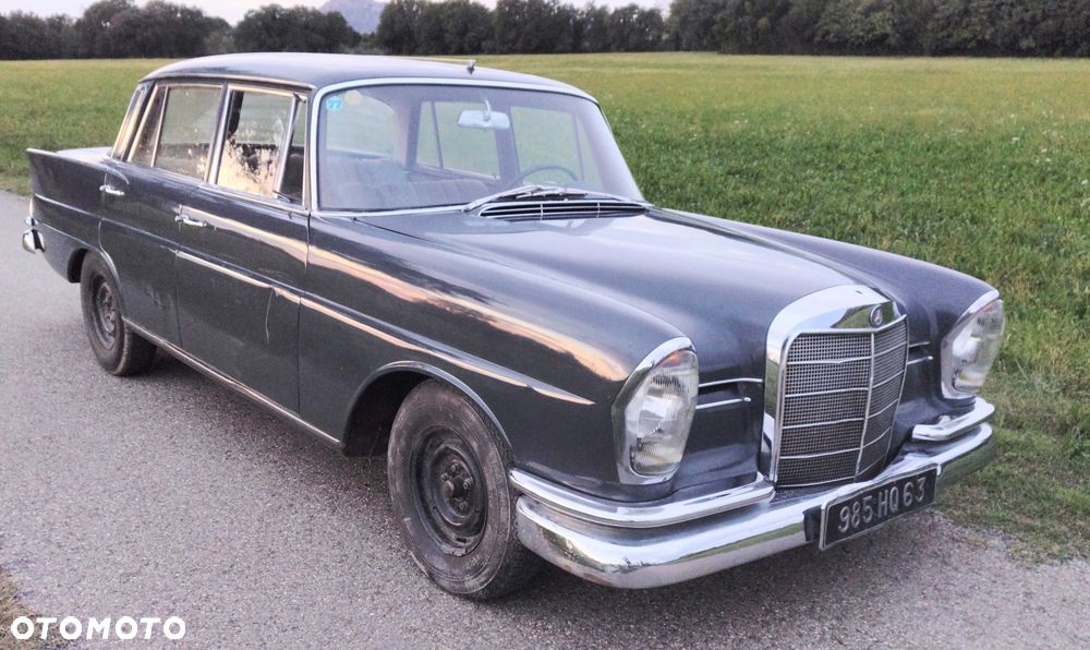 Mercedes-Benz W111