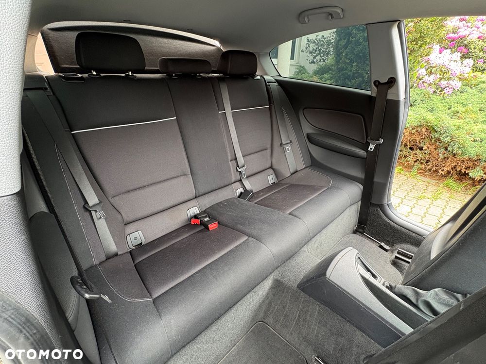 BMW Seria 1 118d DPF - 12