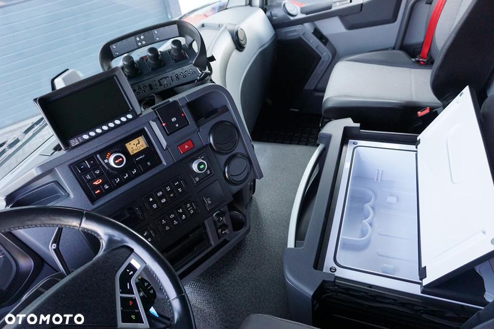 Renault T 380 / 6 X 2 / SKRZYNIOWY + HDS / HIAB 302 E-5 / PILOT / OŚ SKRĘTNA - 9