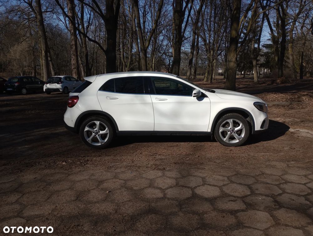 Mercedes-Benz GLA 200 7G-DCT - 4