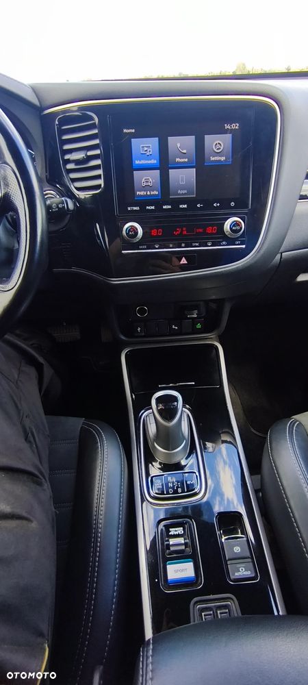 Mitsubishi Outlander 2.4 4WD Top - 18