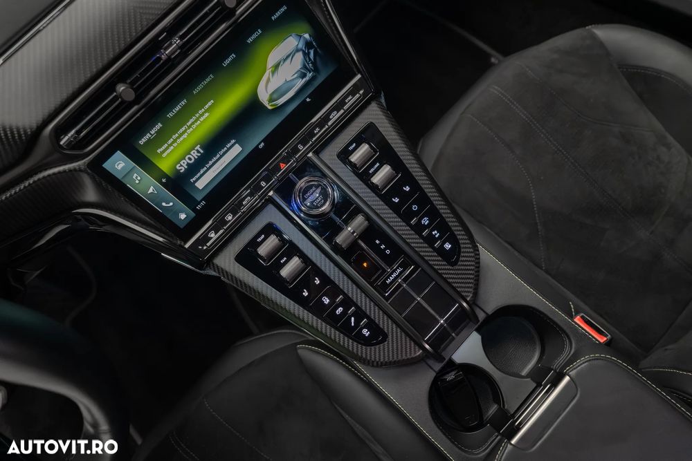 Aston Martin V8 Vantage - 17