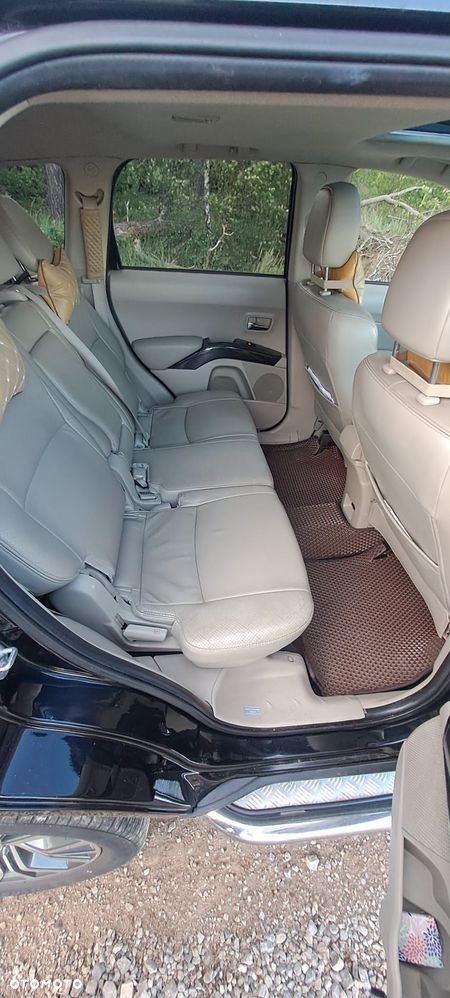 Mitsubishi Outlander 2.0 DID Intense + SE - 12
