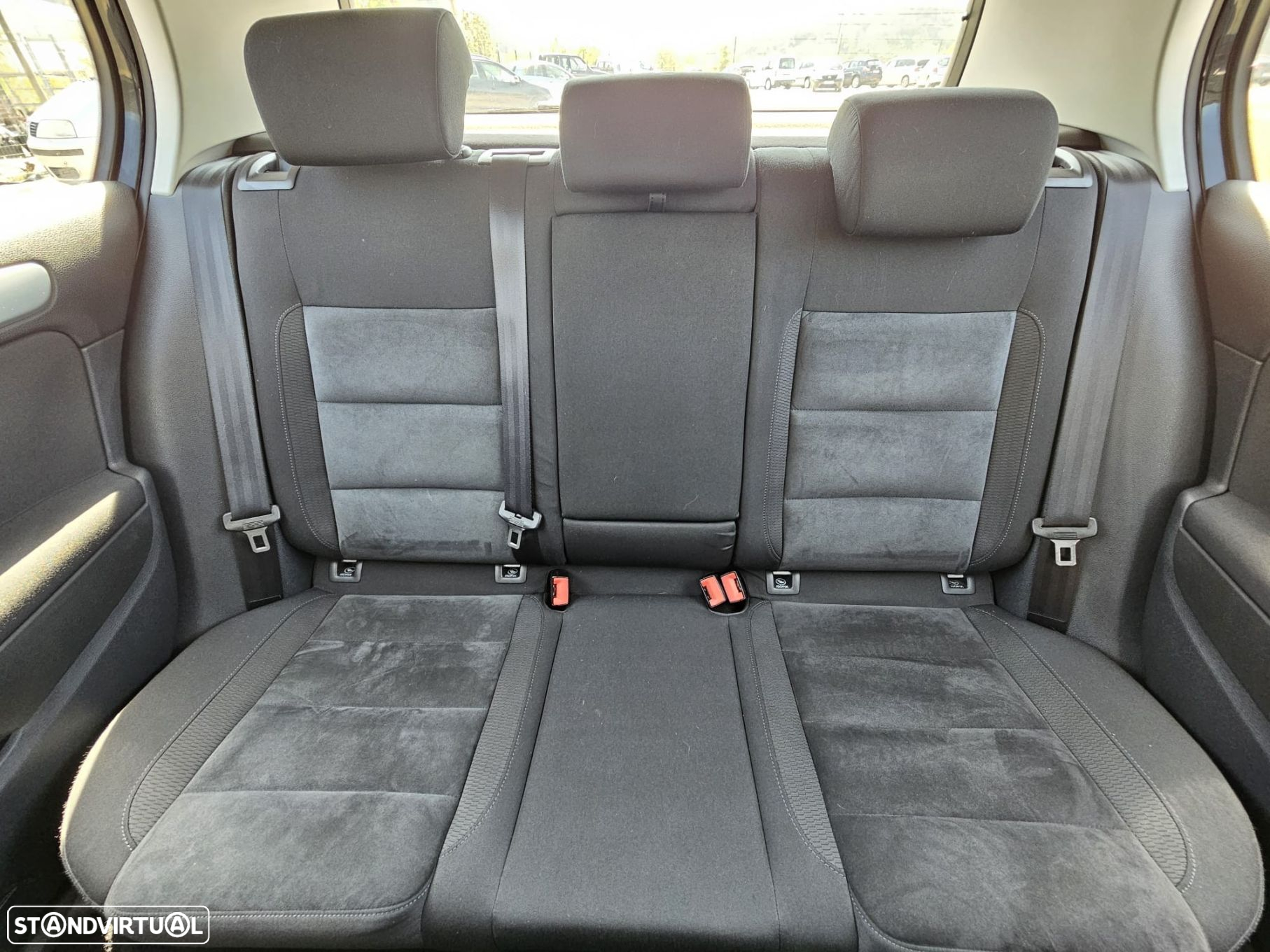 VW Golf 1.6 TDi Highline DSG - 22