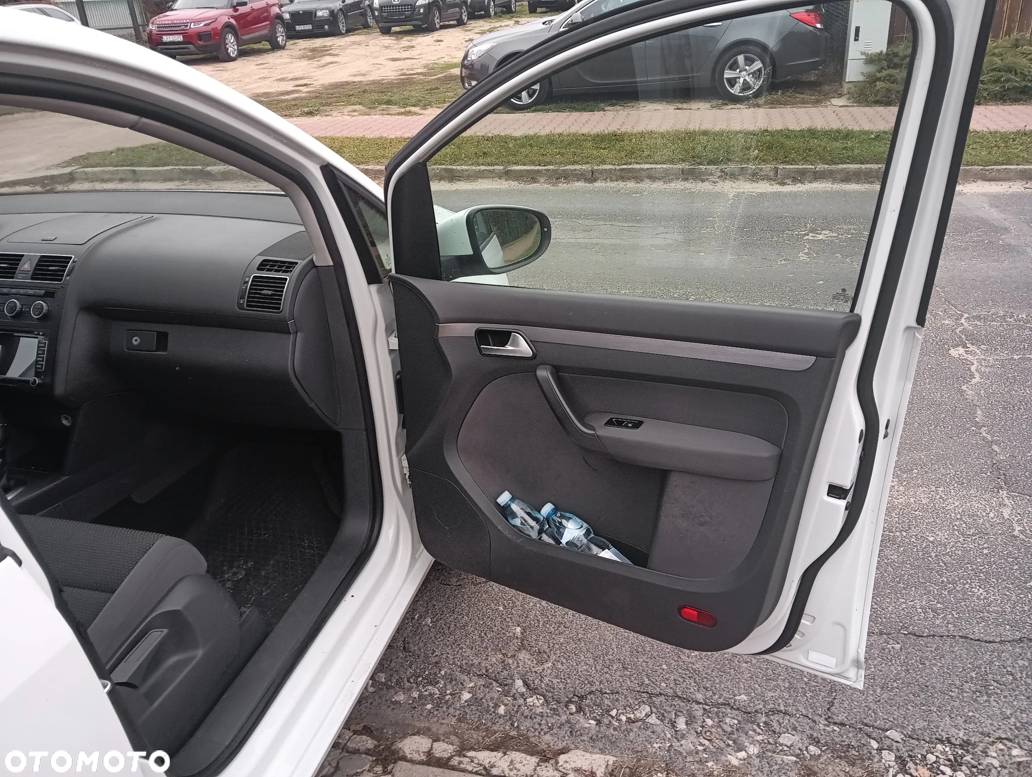 Volkswagen Touran 2.0 TDI DPF BlueMotion Technology DSG Comfortline - 25