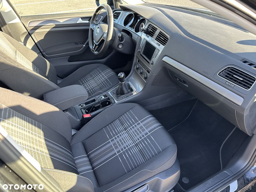 Volkswagen Golf - 16
