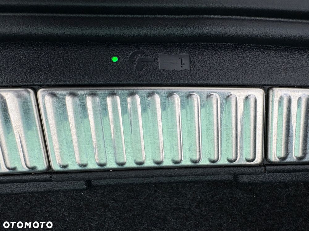 Skoda Superb 2.0 TDI Sportline - 22