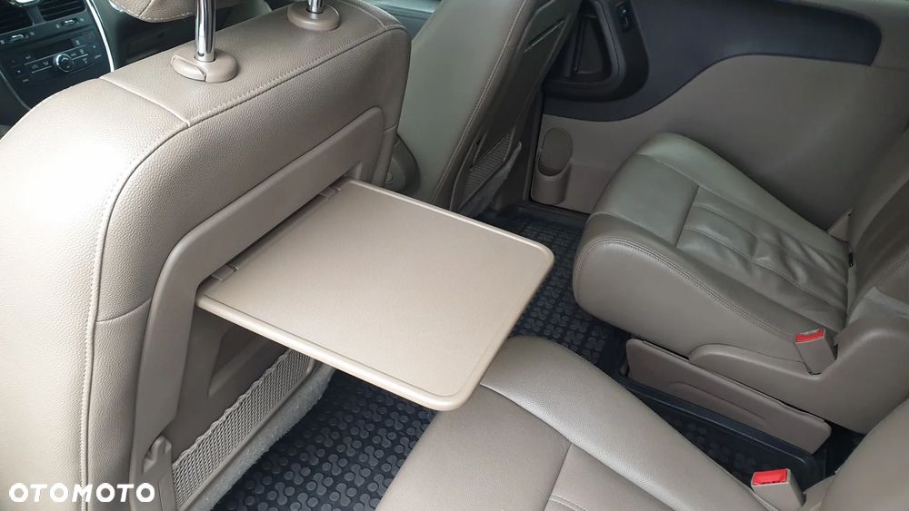Chrysler Town & Country 3.6 Limited - 9