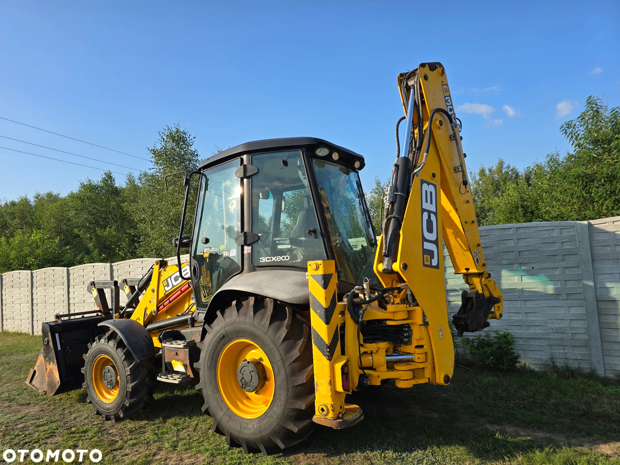 JCB - 12