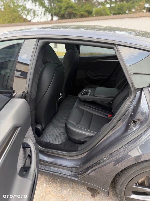 Tesla Model S - 8