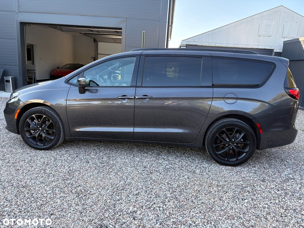 Chrysler Pacifica - 8