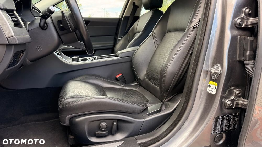 Jaguar XF 20d Prestige - 23
