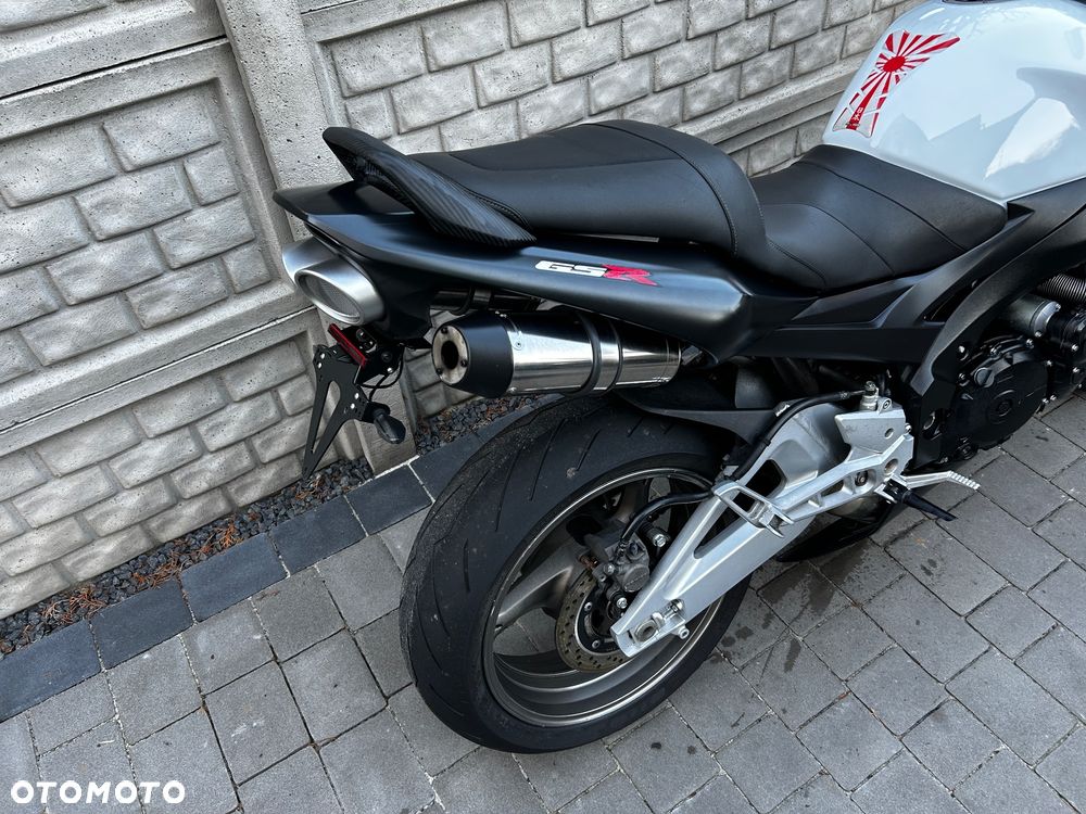 Suzuki GSR - 4