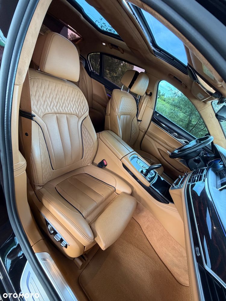 BMW Seria 7 750Li xDrive - 11