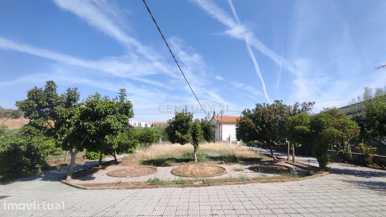Casa T8 em Vimioso com Vista Campestre e Jardim Privado - Grande imagem: 5/11