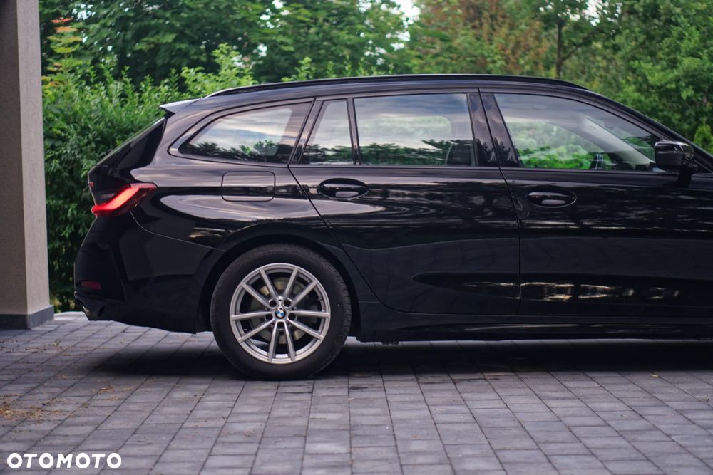 BMW Seria 3 318d MHEV - 8