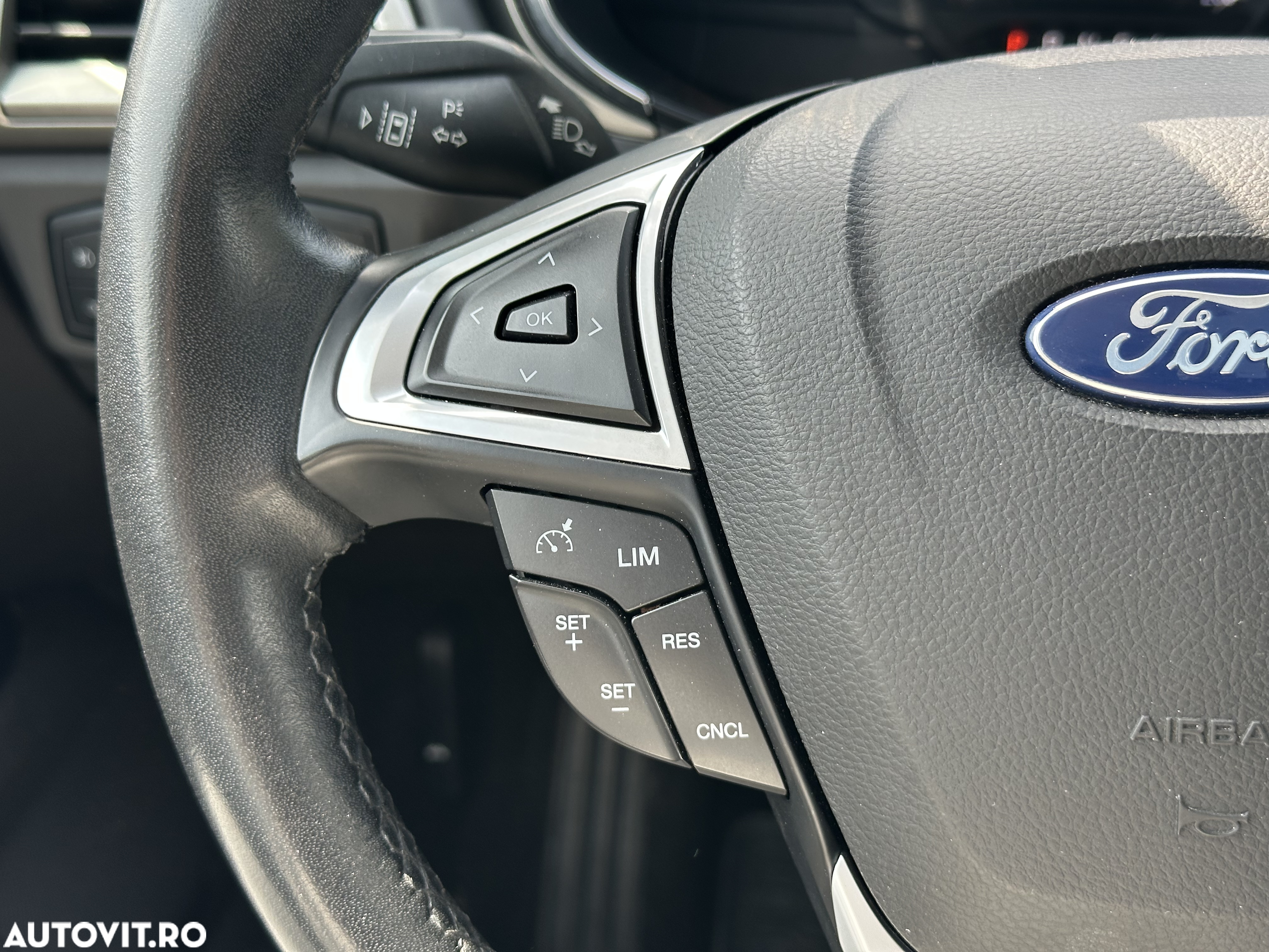 Ford Mondeo 2.0 HEV Vignale - 36