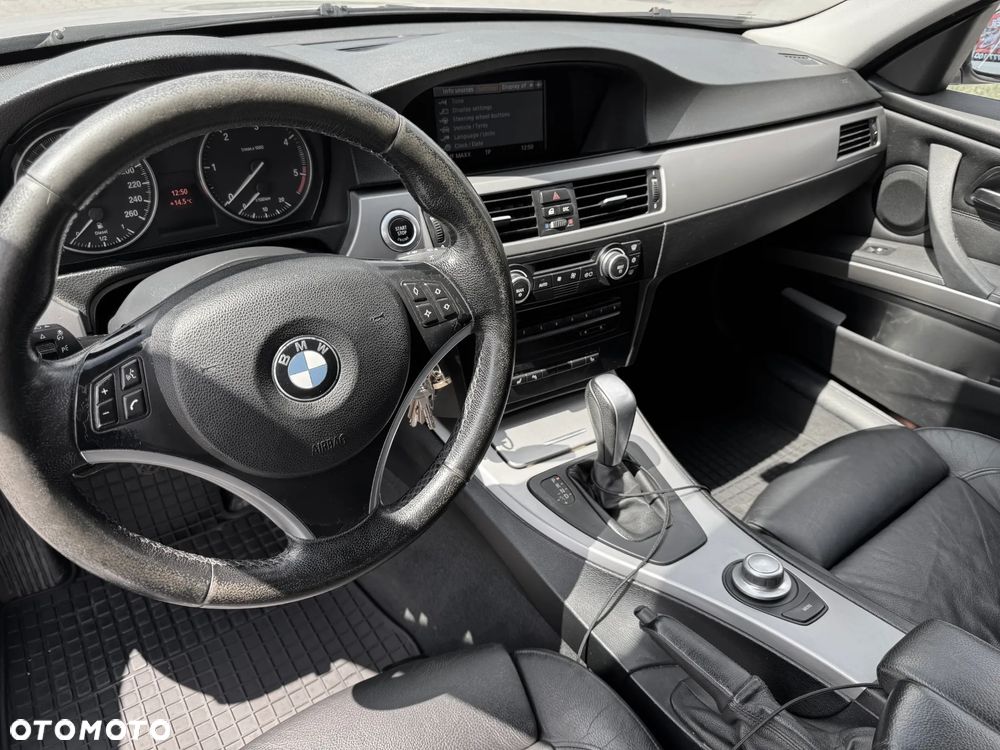 BMW Seria 3 320d DPF Touring - 27