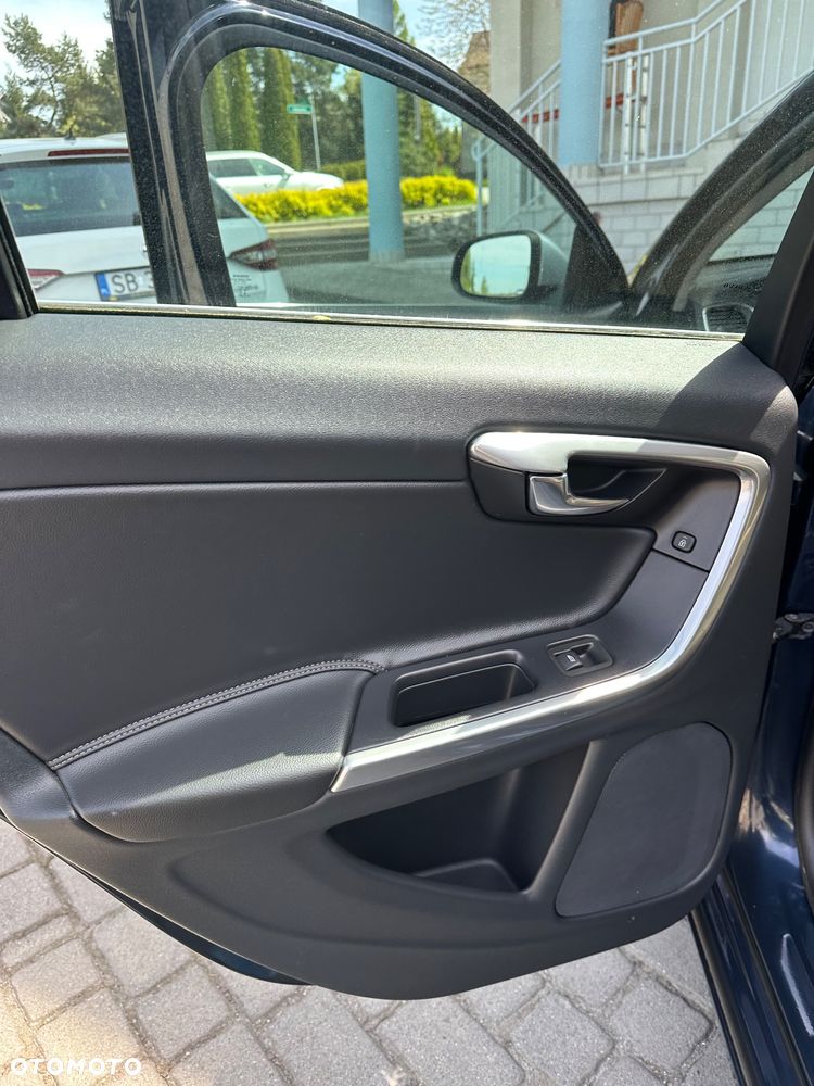 Volvo V60 D4 Momentum - 18
