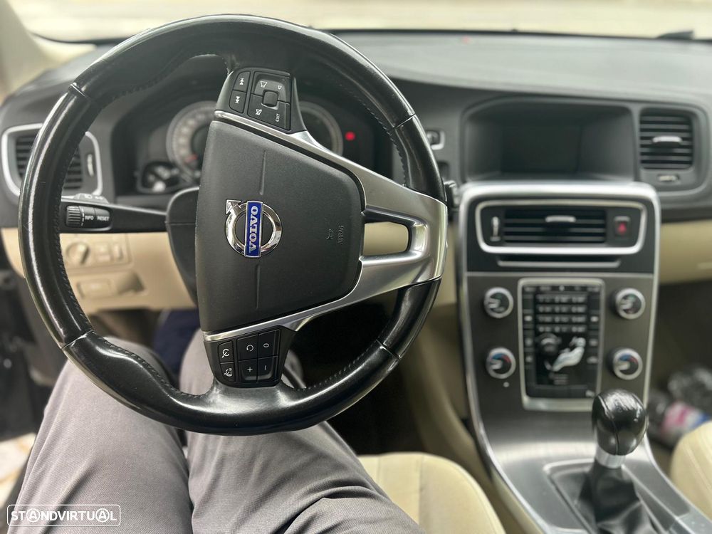 Volvo V60 2.0 D3 Momentum - 6