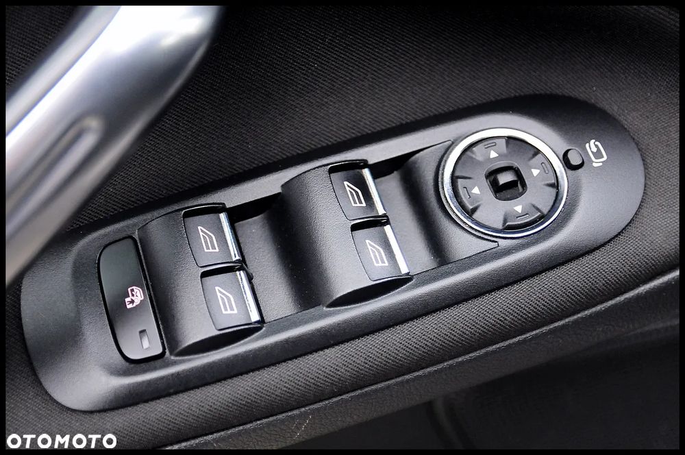 Ford S-Max 2.0 TDCi DPF Titanium X - 25