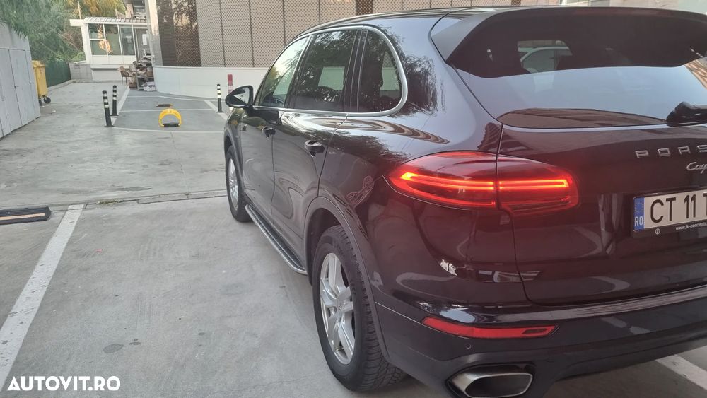 Porsche Cayenne 3.0 L - 8