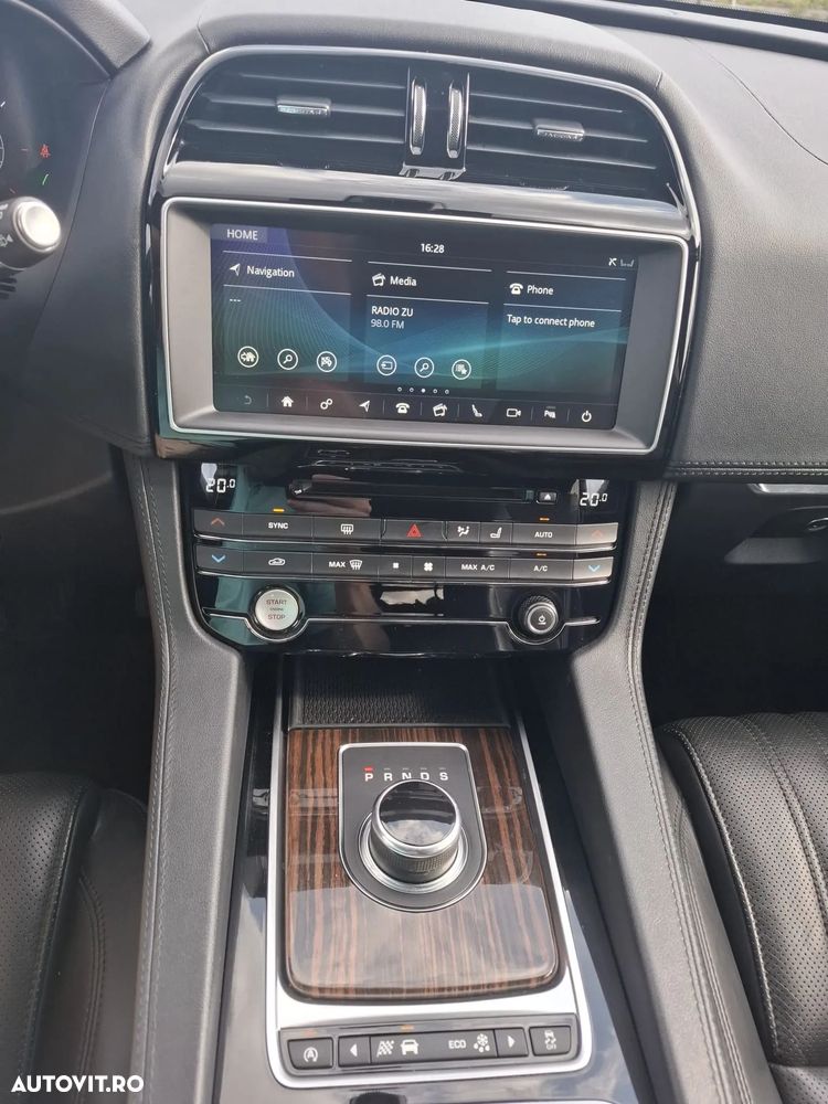 Jaguar F-Pace 20d AWD Portfolio - 16