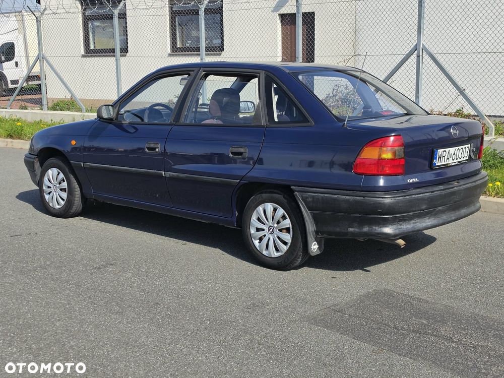 Opel Astra 1.4 GL - 3