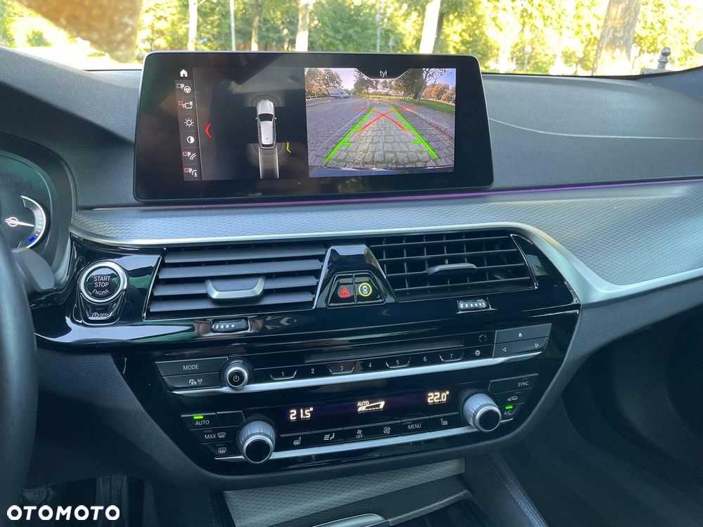 BMW Seria 5 520d xDrive Touring M Sport Edition - 16