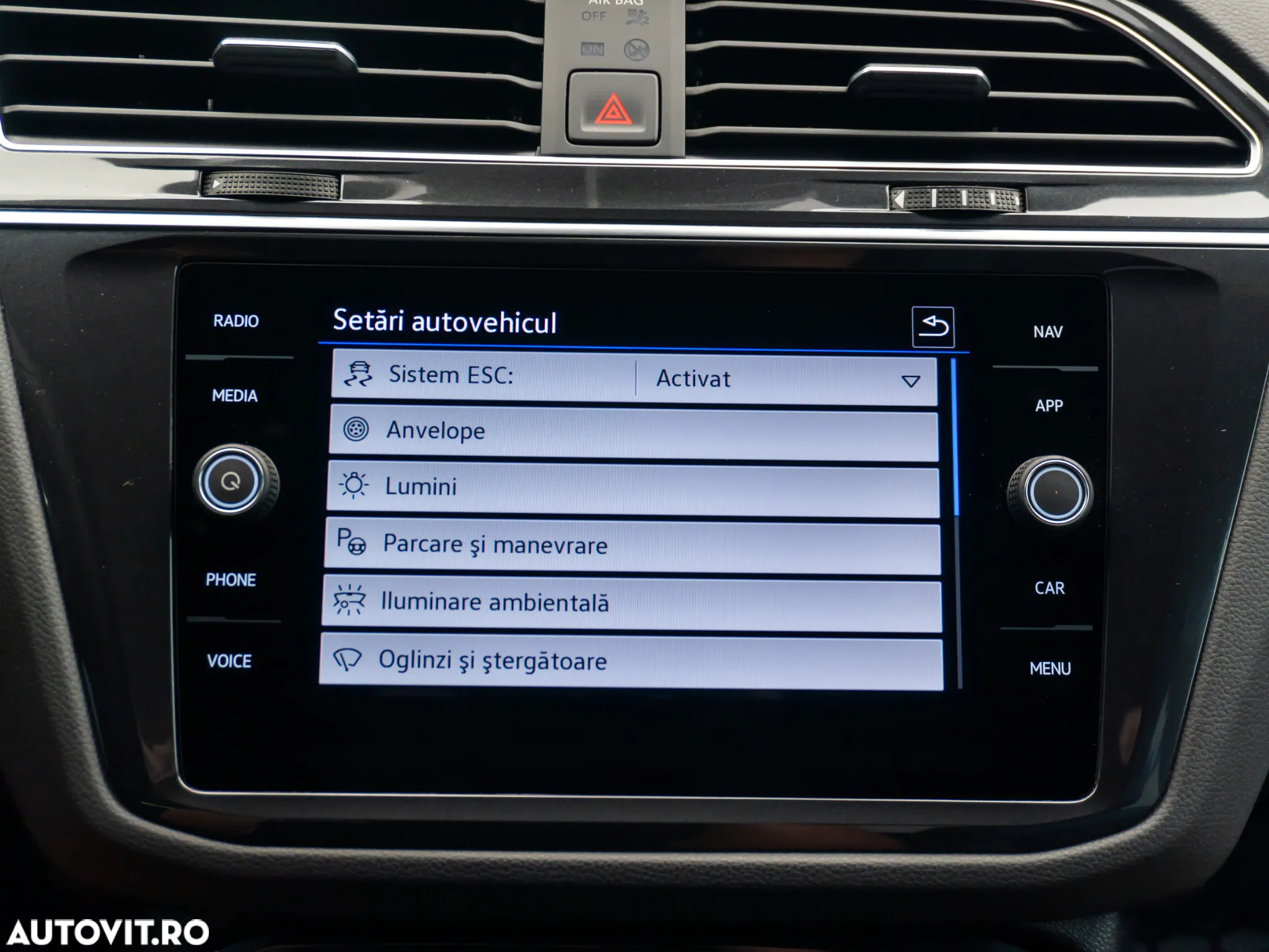Volkswagen Tiguan 2.0 TDI SCR DSG R-Line - 36
