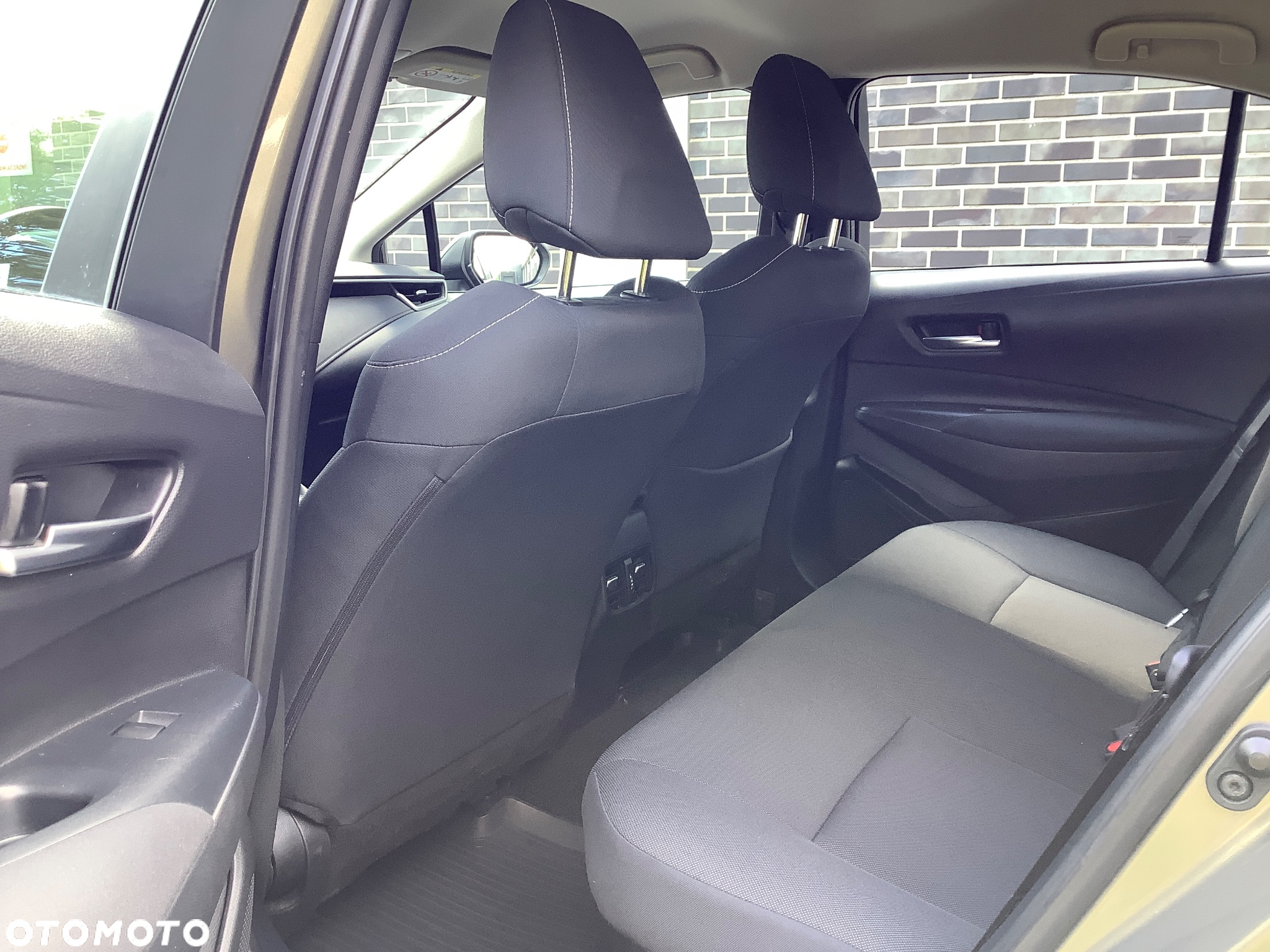 Toyota Corolla 1.8 Hybrid Comfort - 16