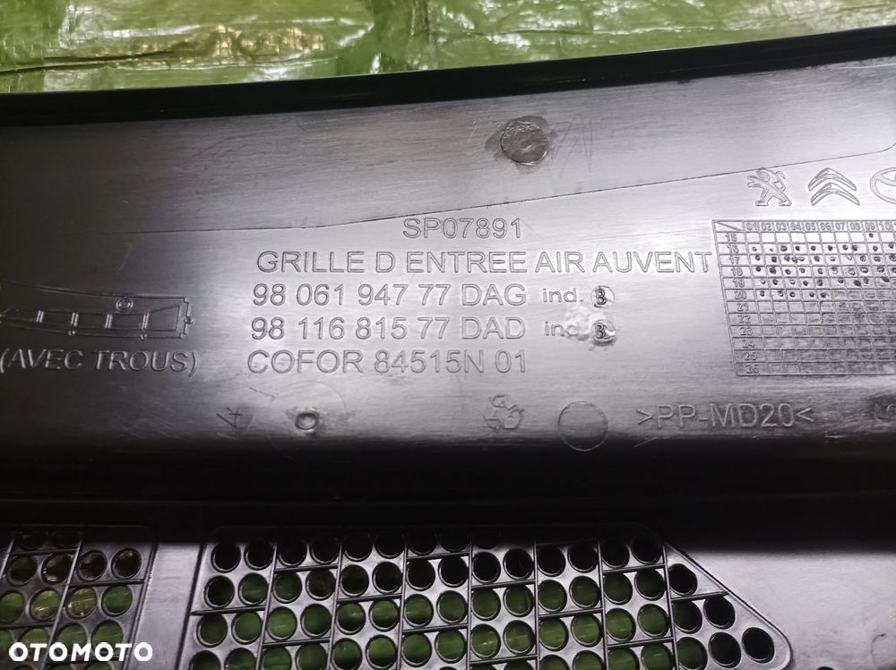 Peugeot Traveller Jumpy III Expert III Proace Vivaro III podszybie prawe 9806194777 - 3