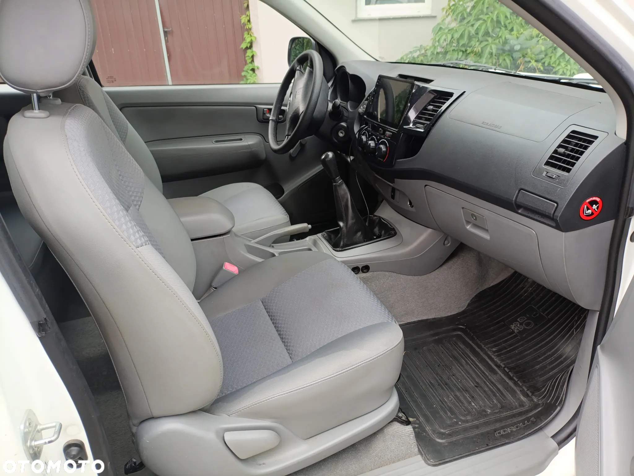 Toyota Hilux 2.5 D-4D DLX + 2os 4x2 - 8