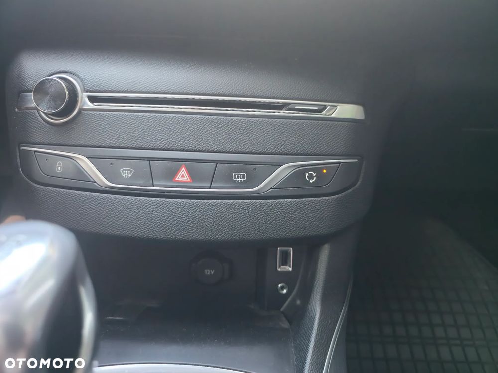 Peugeot 308 1.6 BlueHDi Allure S&S - 8