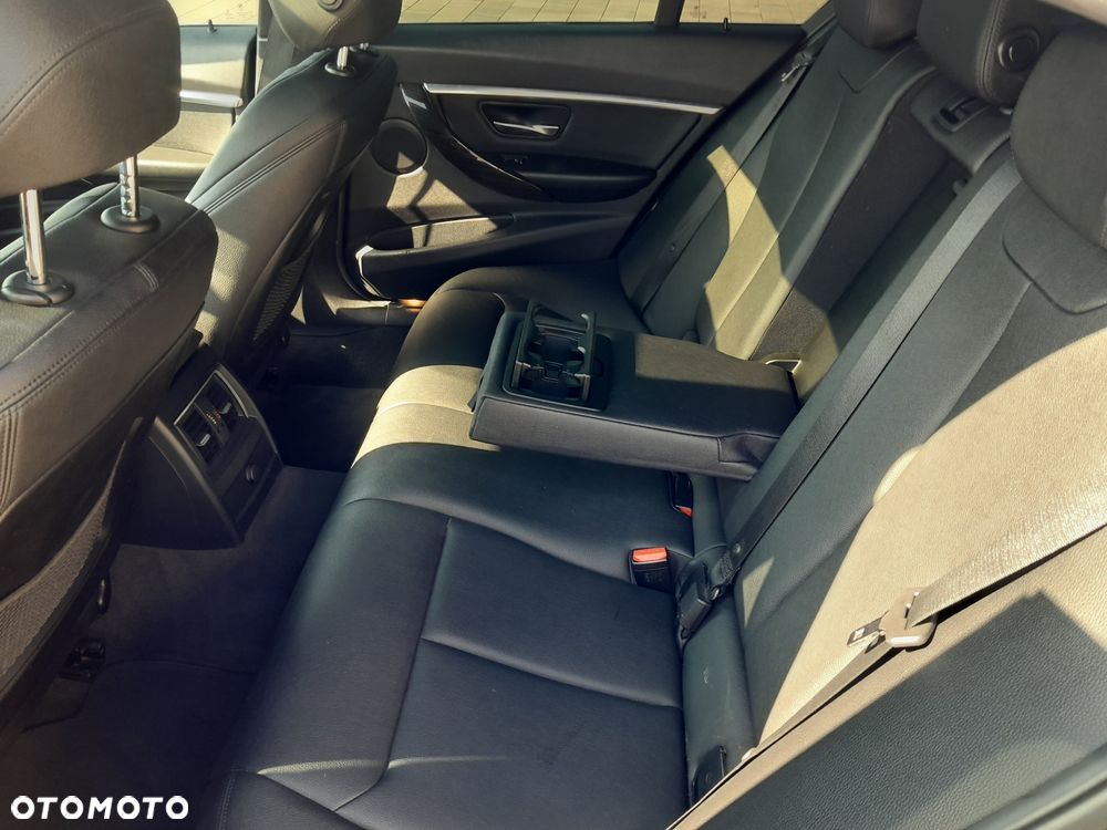 BMW Seria 3 330i - 9