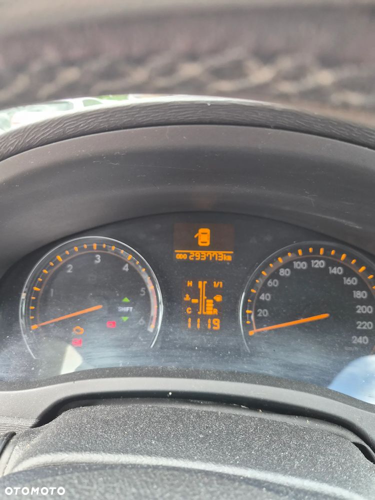 Toyota Avensis 2.0 D-4D - 11