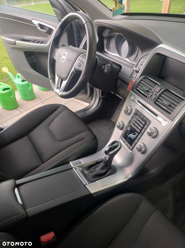 Volvo XC 60 D3 Drive-E Kinetic - 25