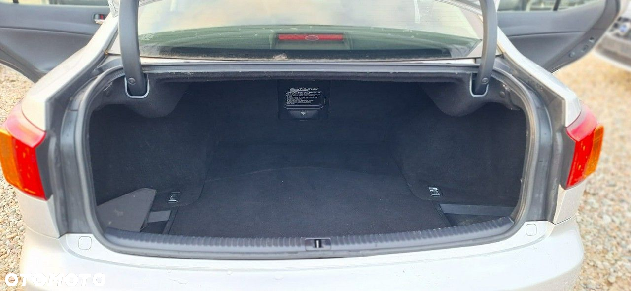 Lexus IS - 10
