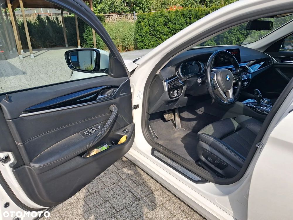BMW Seria 5 530i xDrive Sport Line sport - 11