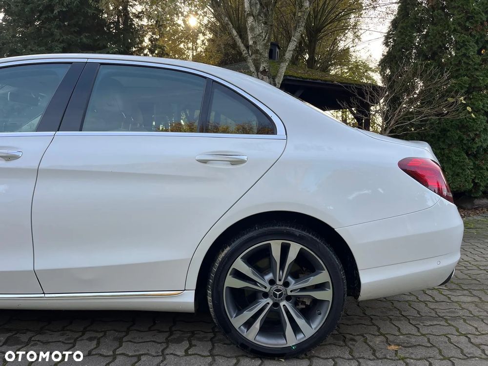 Mercedes-Benz Klasa C 300 4Matic 9G-TRONIC Exclusive - 11