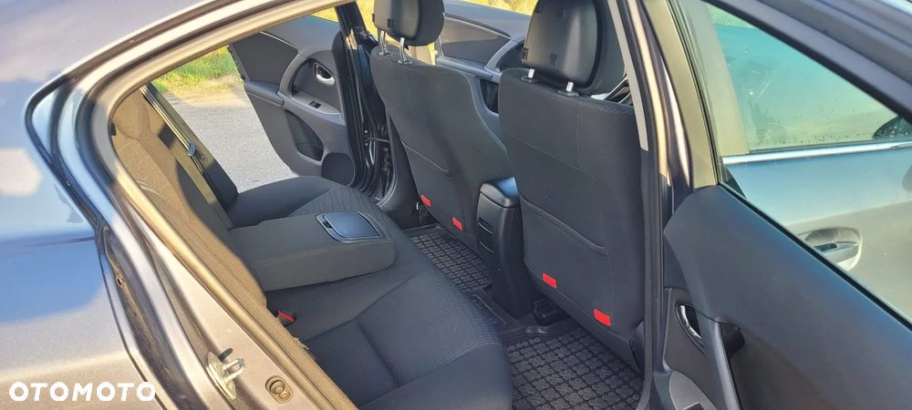 Toyota Avensis 1.8 Sol - 8