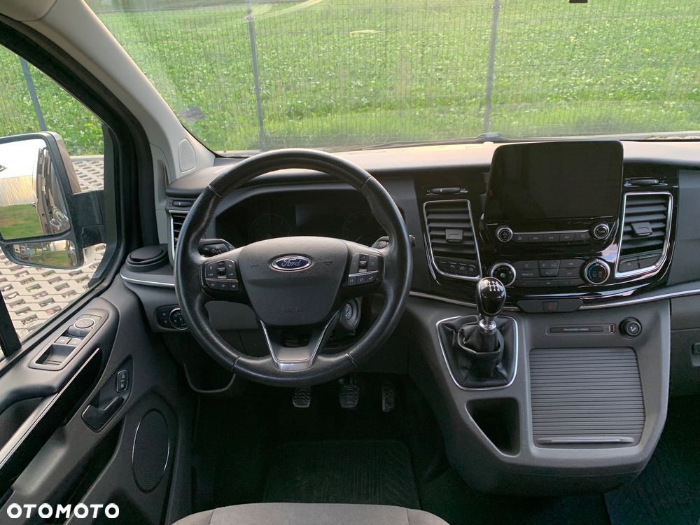Ford Tourneo Custom 320 L2H1 VA Titanium - 17