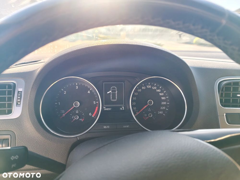 Volkswagen Polo 1.4 TDI Blue Motion Technology Allstar - 8