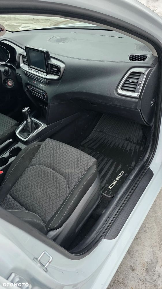 Kia Ceed 1.6 CRDi SCR L Business Line Plus - 12